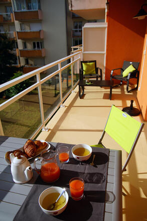 10 LE BIENHEUREUX terrasse + petit déj