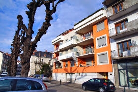 2 LE BIENHEUREUX  façade d'en bas petit petit