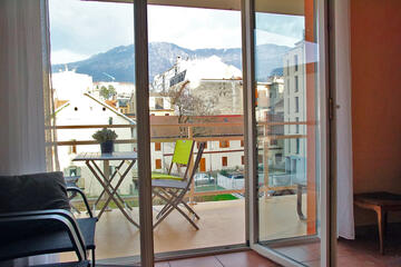 9 LE BIENHEUREUX terrasse depuis interieur cuisine