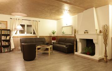 Salon commun bibliothèque