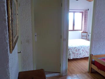 Entrée avec vue sur chambre