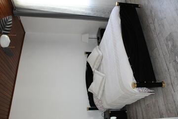 CHAMBRE GRAND LIT