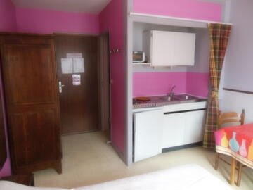 Studio rose: kitchenette