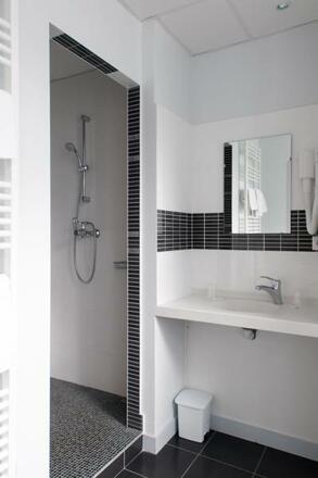 Chambre confort salle de douche
