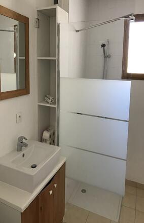 Salle de douche PMR