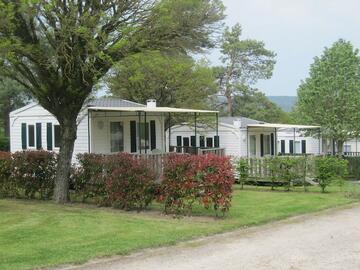 Allée avec Mobil home